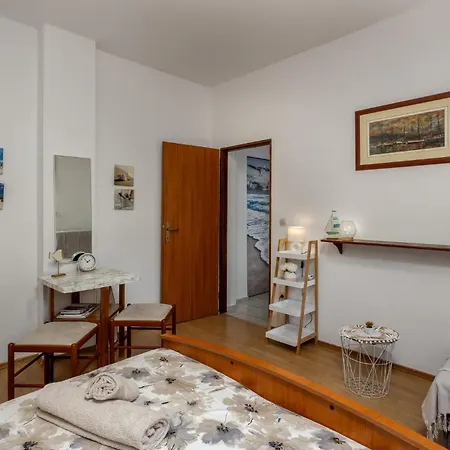 1 Bedroom Cozy In