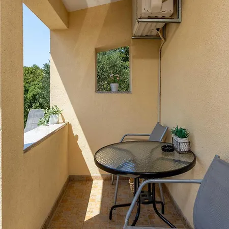 1 Bedroom Cozy In Appartamento Kostrena