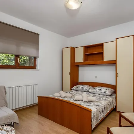 1 Bedroom Cozy In *