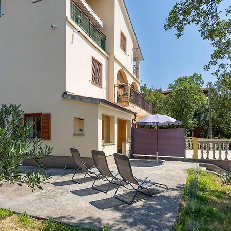 1 Bedroom Cozy In Kostrena