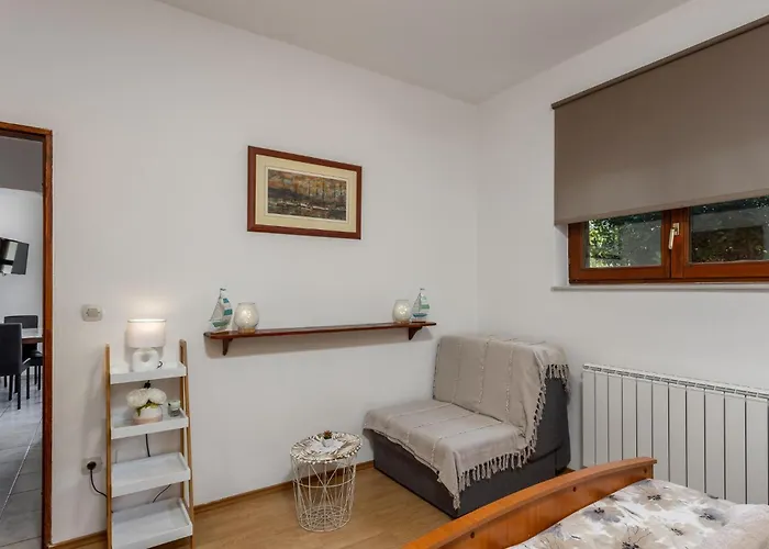 아파트 1 Bedroom Cozy In 코스트레나