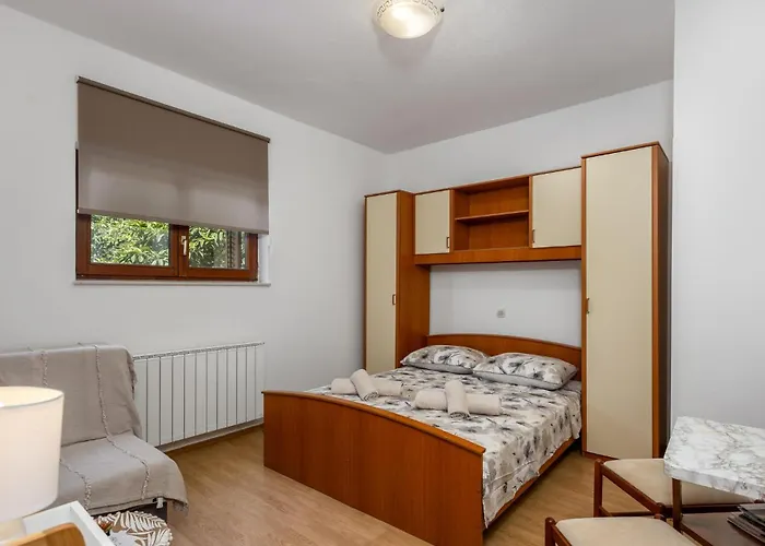 1 Bedroom Cozy In *